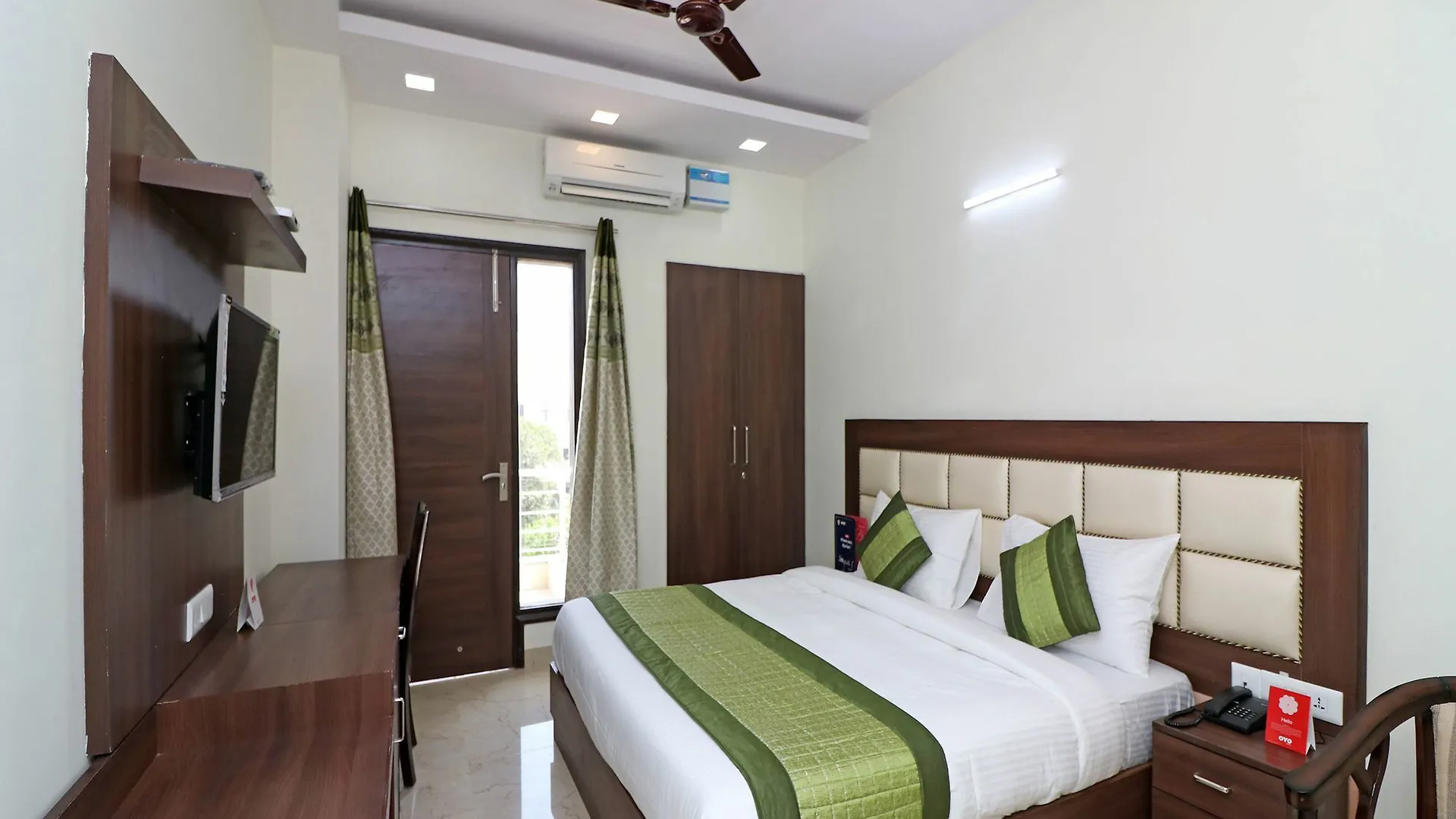 Oyo 12471 Sks Premium Otel Gurgaon 3*,