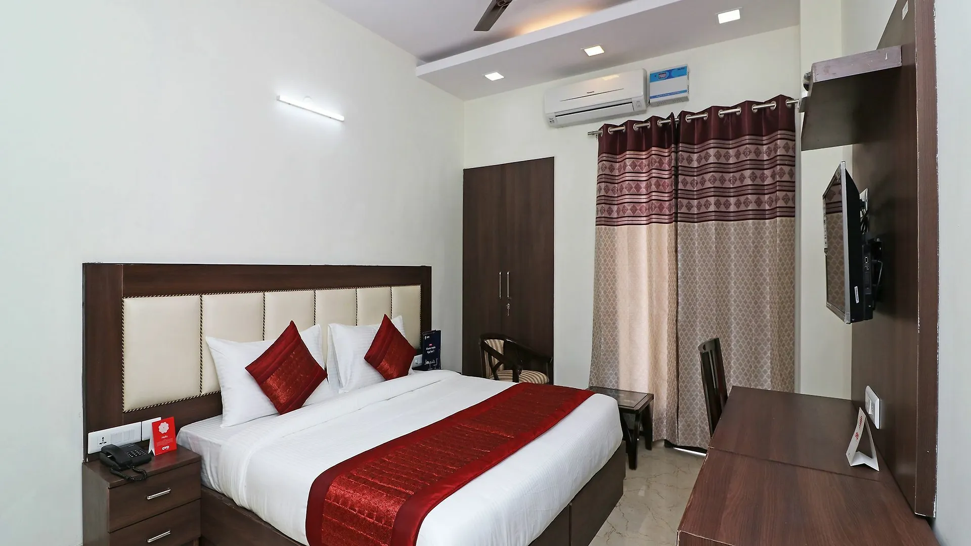 ***  Oyo 12471 Sks Premium Otel Gurgaon Hindistan