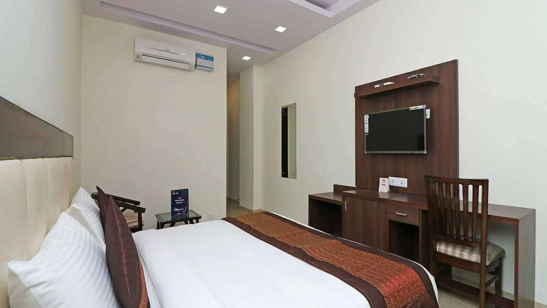 Oyo 12471 Sks Premium Otel Gurgaon