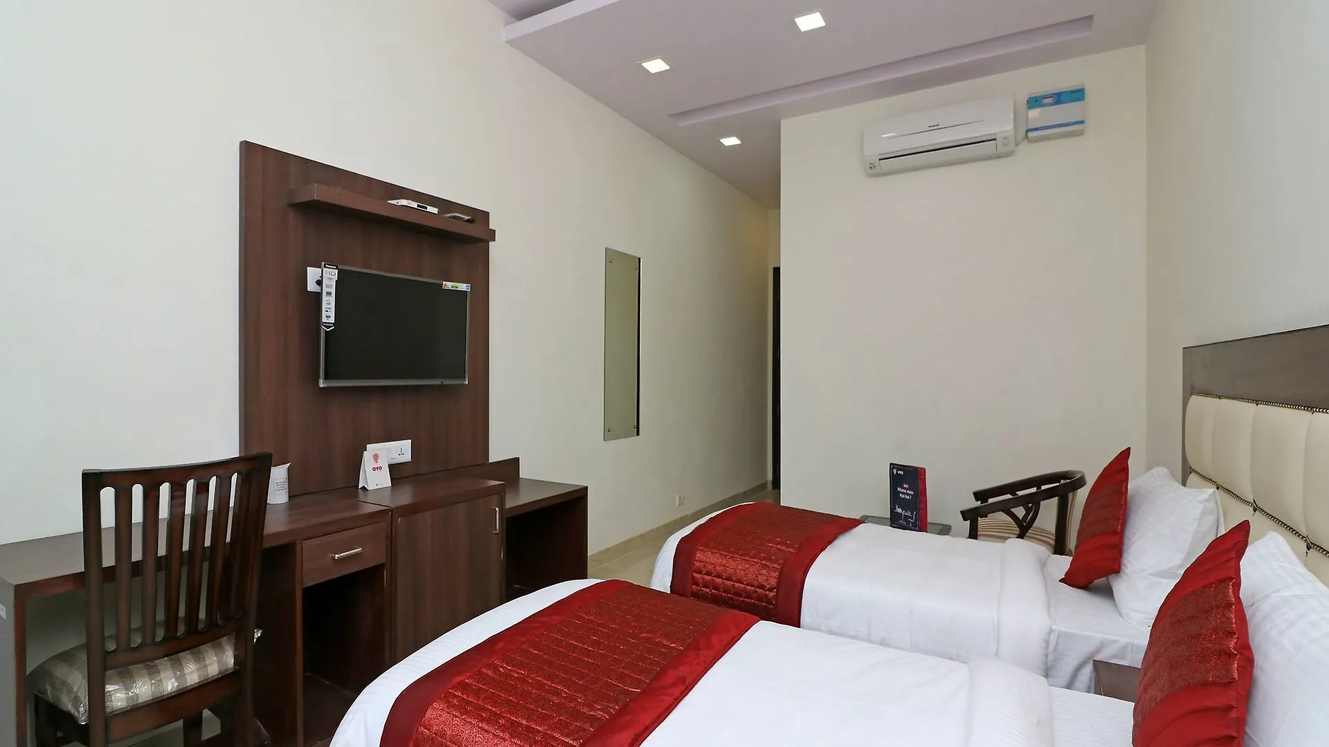 Oyo 12471 Sks Premium Otel Gurgaon 3*,  Hindistan