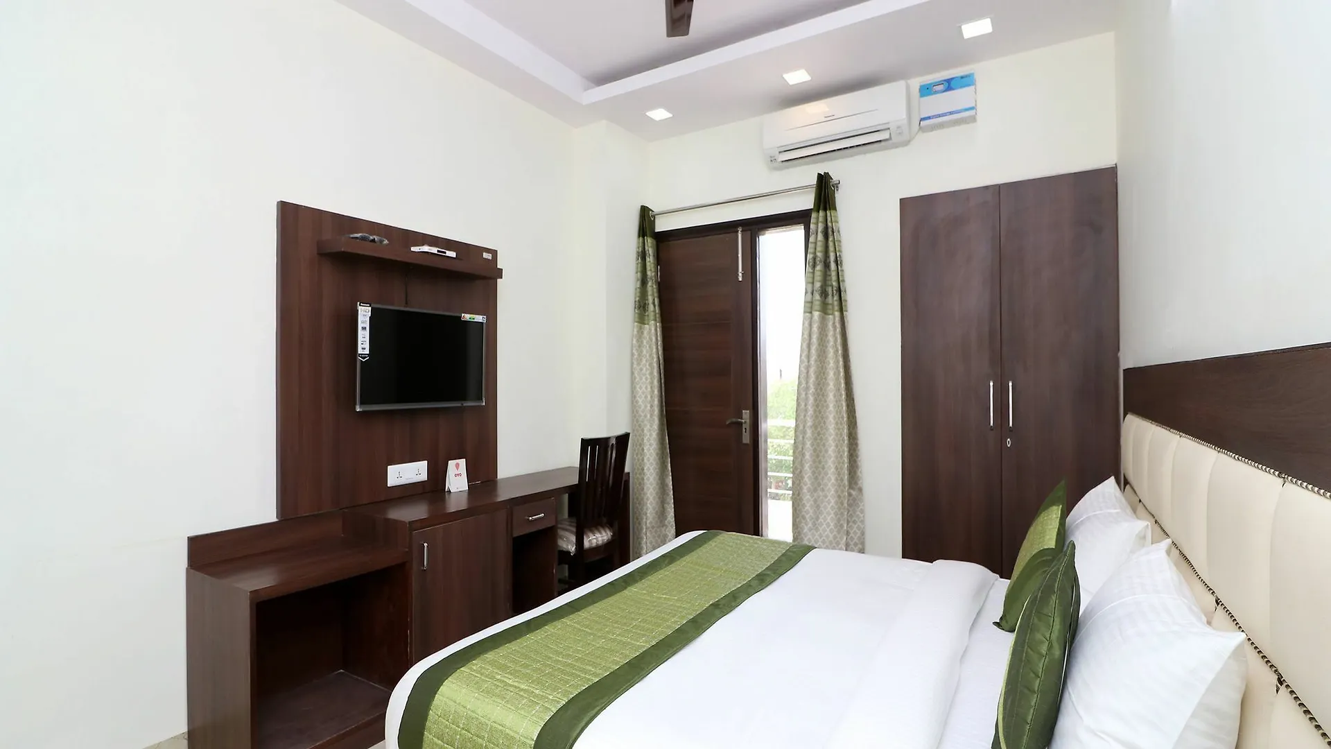 Oyo 12471 Sks Premium Hotel Gurgaon