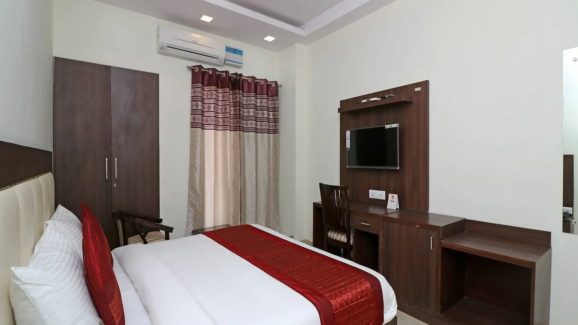 Oyo 12471 Sks Premium Hotel Gurgaon