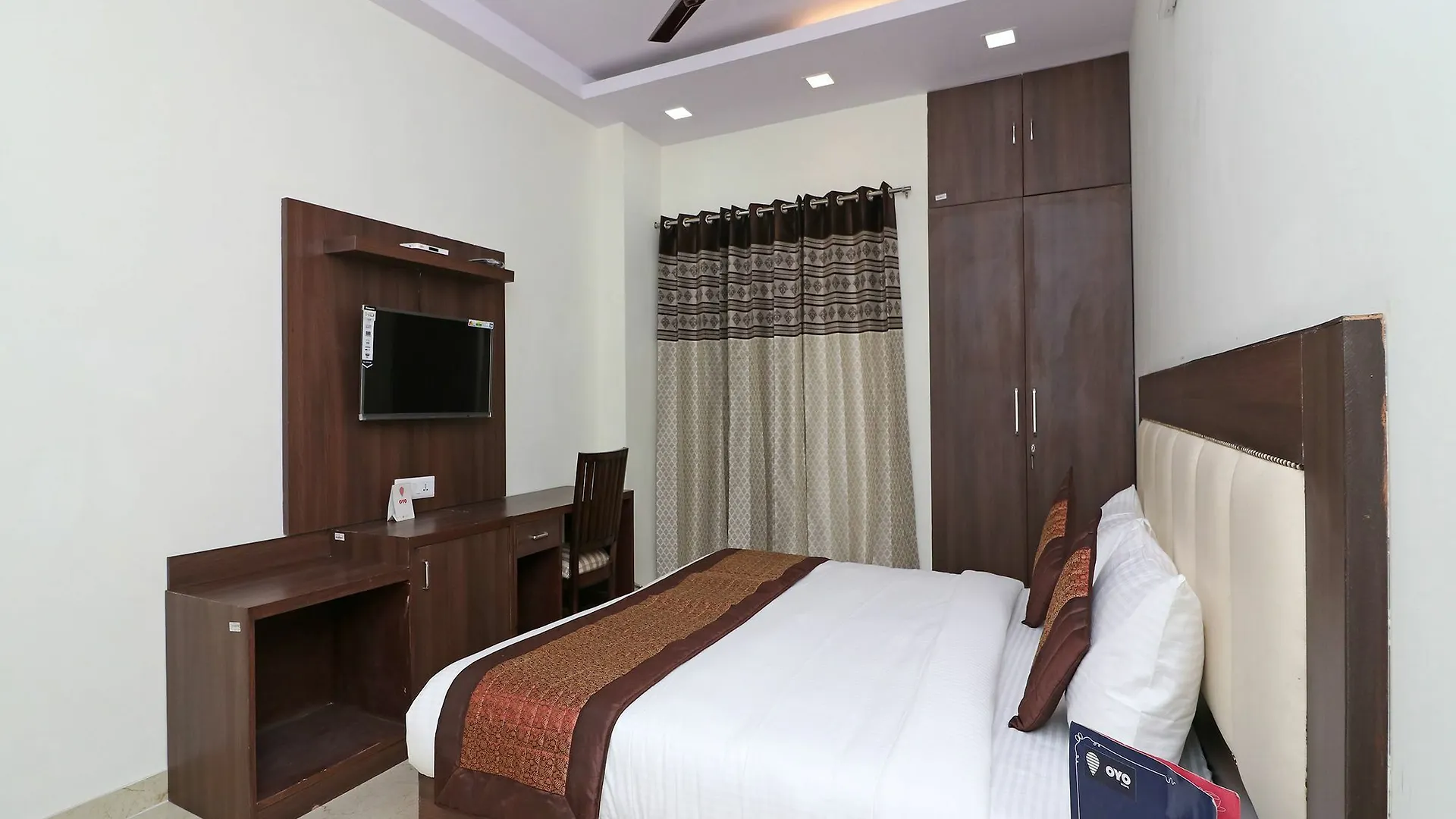 Oyo 12471 Sks Premium Hotel Gurgaon