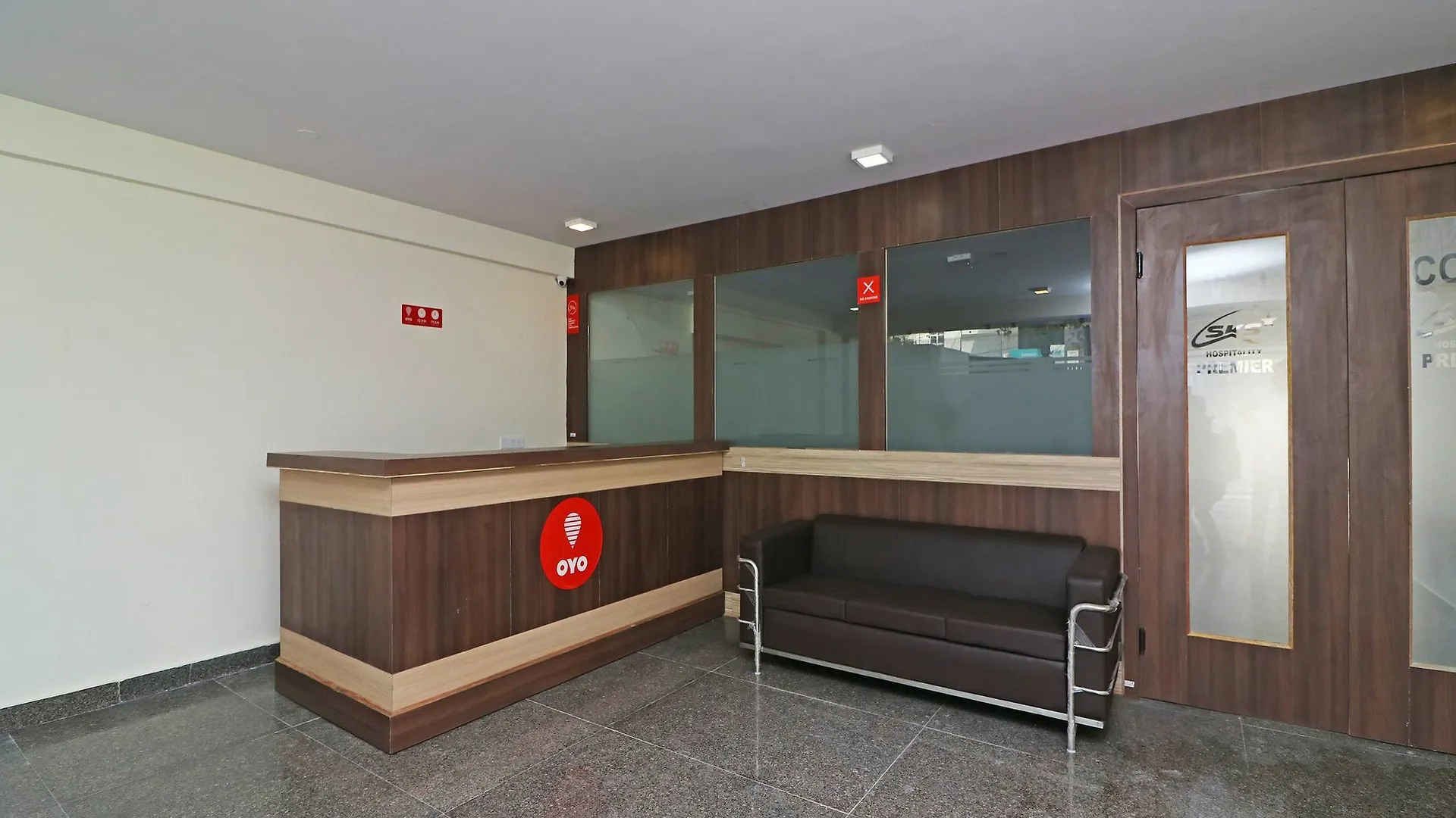 Oyo 12471 Sks Premium Hotel Gurgaon 3*,